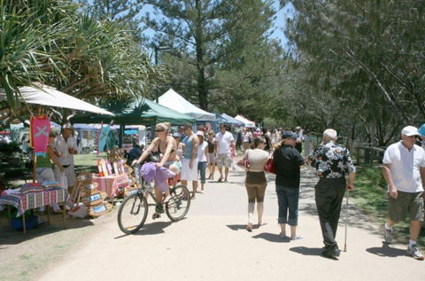 Burleigh Heads Markets - Lightning Ridge Tourism 5