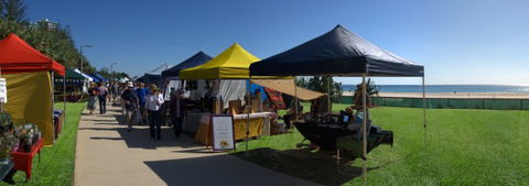 Burleigh Heads Markets - Lightning Ridge Tourism 7