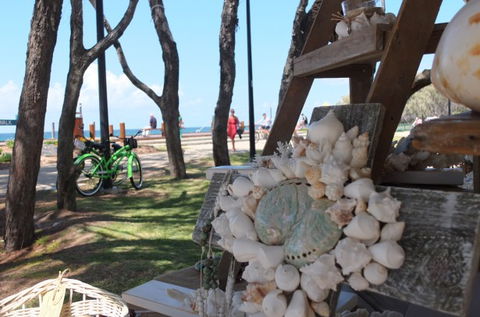 Coolangatta Beachfront Markets - Lightning Ridge Tourism 3