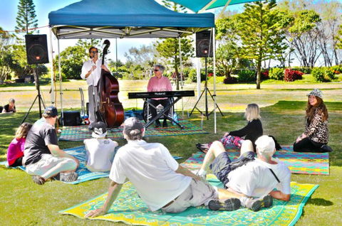 Coolangatta Beachfront Markets - Lightning Ridge Tourism 8