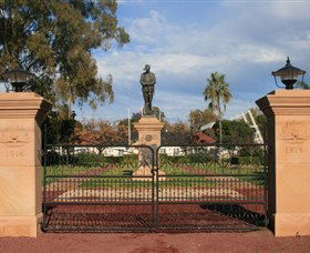 Dalby War Memorial And Gates - Lightning Ridge Tourism 0