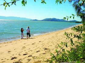 Bushland Beach QLD Lightning Ridge Tourism