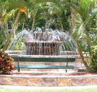 Bauer and Wiles Memorial Fountain - Lightning Ridge Tourism