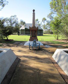 Mitchell War Memorial - Lightning Ridge Tourism 0