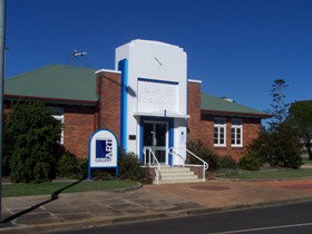 Crows Nest Regional Art Gallery - Lightning Ridge Tourism 0