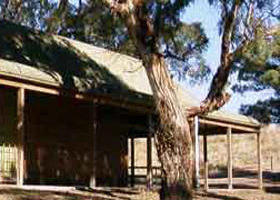 Nioka Bush Camp - Lightning Ridge Tourism 0