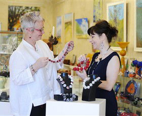 Town & Country Gallery - Lightning Ridge Tourism 0