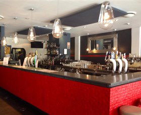 The White Horse Hotel - Lightning Ridge Tourism 0