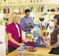 Shopping in The Rocks - Lightning Ridge Tourism