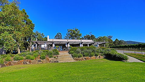 GREENSTONE VINEYARDS - Lightning Ridge Tourism 1