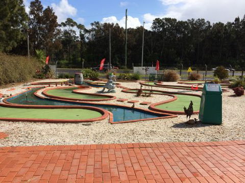 Illawarra Golf Complex - Lightning Ridge Tourism 3
