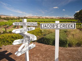 Jacob's Creek Vineyard Tour - Lightning Ridge Tourism 1