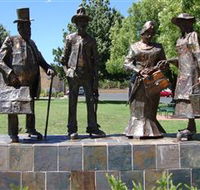 Dad Dave Mum and Mabel - Lightning Ridge Tourism