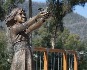 Marysville Kin Playspace - Lightning Ridge Tourism 0
