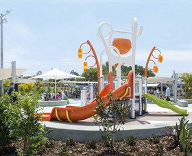 Gladstone Aquatic Centre - Lightning Ridge Tourism 0