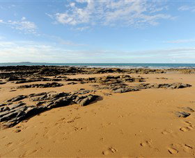 Canoe Point Beach And Parklands - Lightning Ridge Tourism 1