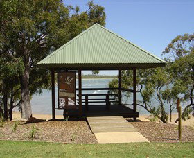 Canoe Point Beach And Parklands - Lightning Ridge Tourism 2