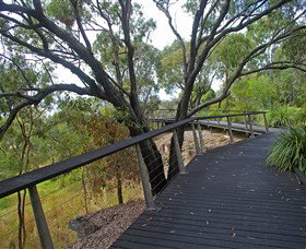 Canoe Point Beach And Parklands - Lightning Ridge Tourism 0