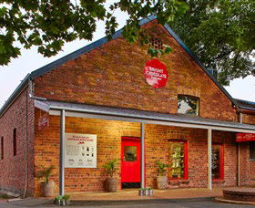 Bright Chocolate - Lightning Ridge Tourism 0