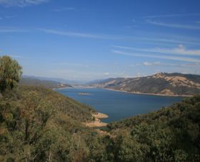 Burrinjuck Dam - Lightning Ridge Tourism 0