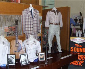 Australian Country Music Hall Of Fame - Lightning Ridge Tourism 3