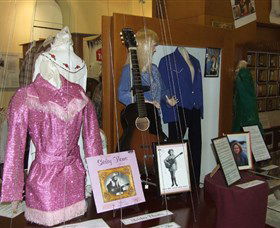 Australian Country Music Hall Of Fame - Lightning Ridge Tourism 2