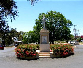 Goombungee War Memorial - Lightning Ridge Tourism 0