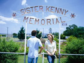 Sister Kenny Memorial - Lightning Ridge Tourism 0