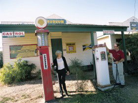 Pioneer Park - Lightning Ridge Tourism 0
