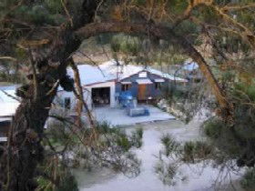 Pyramids Road Wines - Lightning Ridge Tourism 0
