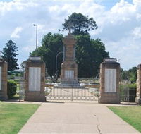 Warwick War Memorial and Gates - Lightning Ridge Tourism