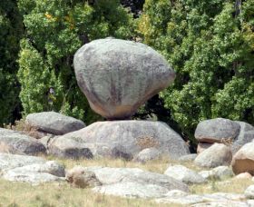 Balancing Rock - Lightning Ridge Tourism 0