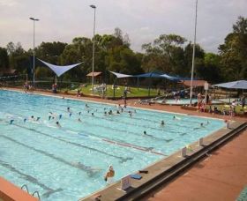 Manly Boy Charlton Swim Centre - Lightning Ridge Tourism 0