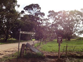 Mount Compass And District Produce And Tourist Trail - Lightning Ridge Tourism 0