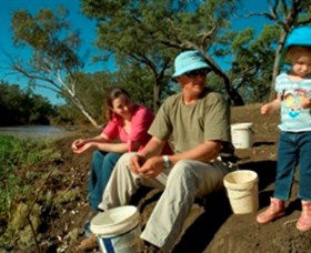 Charleville - Bakers Bend Warrego River Fishing Spot - Lightning Ridge Tourism 0