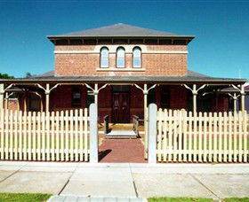 Wentworth Courthouse - Lightning Ridge Tourism 0