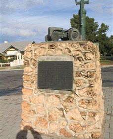 Ferguson Tractor Monument - Lightning Ridge Tourism 2