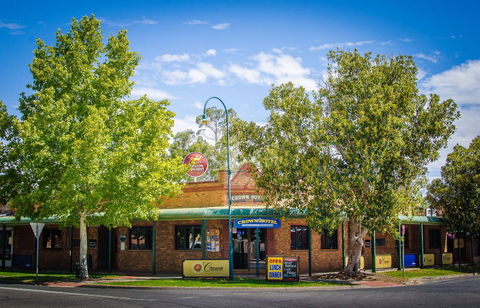 Crown Hotel Wentworth - Lightning Ridge Tourism 0