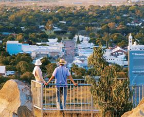 Towers Hill Lookout And Amphitheatre - Lightning Ridge Tourism 0