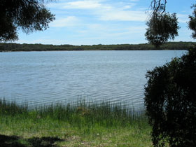 Lake Fellmongery Ski Lake - Lightning Ridge Tourism 0