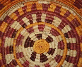 Injalak Arts And Crafts - Lightning Ridge Tourism 4