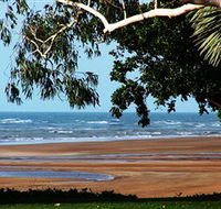 Beachfront Hotel - Lightning Ridge Tourism