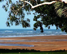 Beachfront Hotel - Lightning Ridge Tourism 0