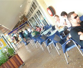 Beachfront Hotel - Lightning Ridge Tourism 3