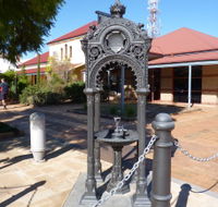 Witcombe Fountain - Lightning Ridge Tourism
