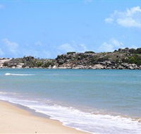Dhamitjinya East Woody Island and Galaru East Woody Beach - Lightning Ridge Tourism