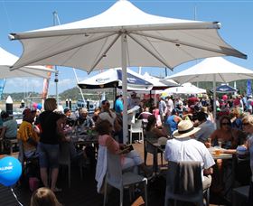 Live Entertainment At Magnetic Island - Lightning Ridge Tourism 2