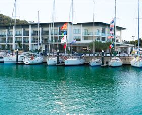 Nelly Bay - Lightning Ridge Tourism 0