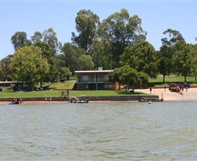 Griffith Boat Club - Lightning Ridge Tourism 1