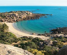 Queens Beach - Lightning Ridge Tourism 0